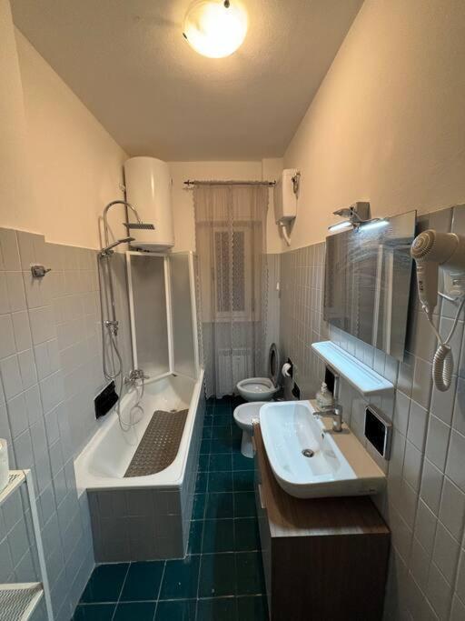 Netflix - Wi-Fi - “Fiume 19” - Apartment Trieste Luaran gambar